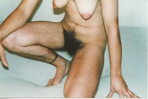Free porn pics of Extremely hairy amateur woman 4 of 5 pics