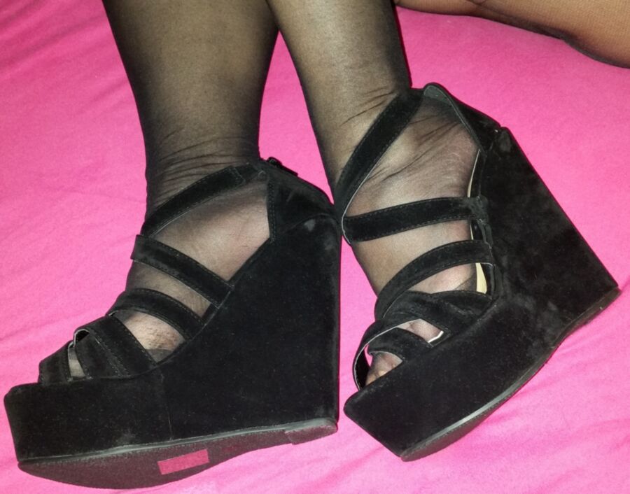 Free porn pics of Black nylons and sandals 17 of 28 pics