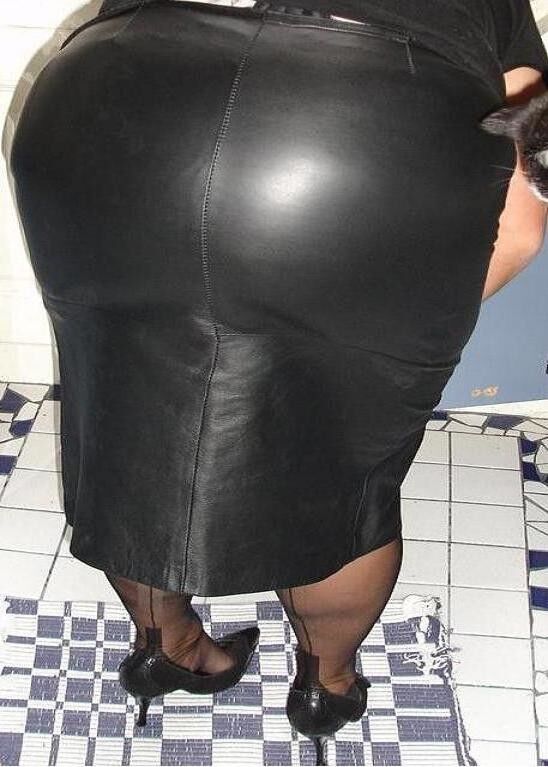 Free porn pics of BBW pretty in latex/rubber dress 14 of 50 pics