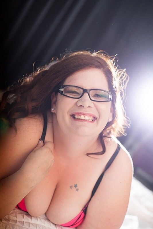 Free porn pics of Woman in glasses does boudoir 12 of 15 pics