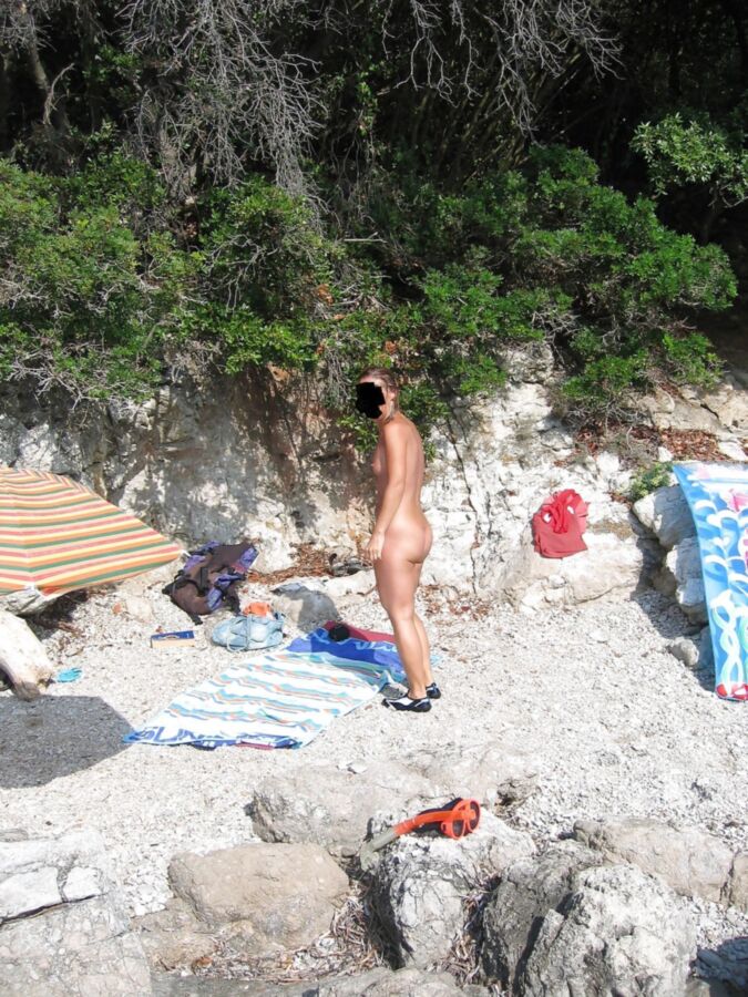 Free porn pics of naked on the beach 7 of 8 pics