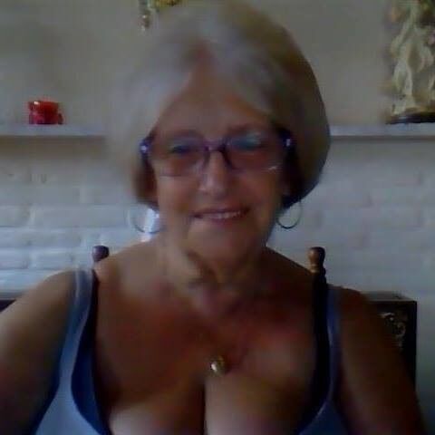Free porn pics of busty grannies on datingsite 4 of 7 pics