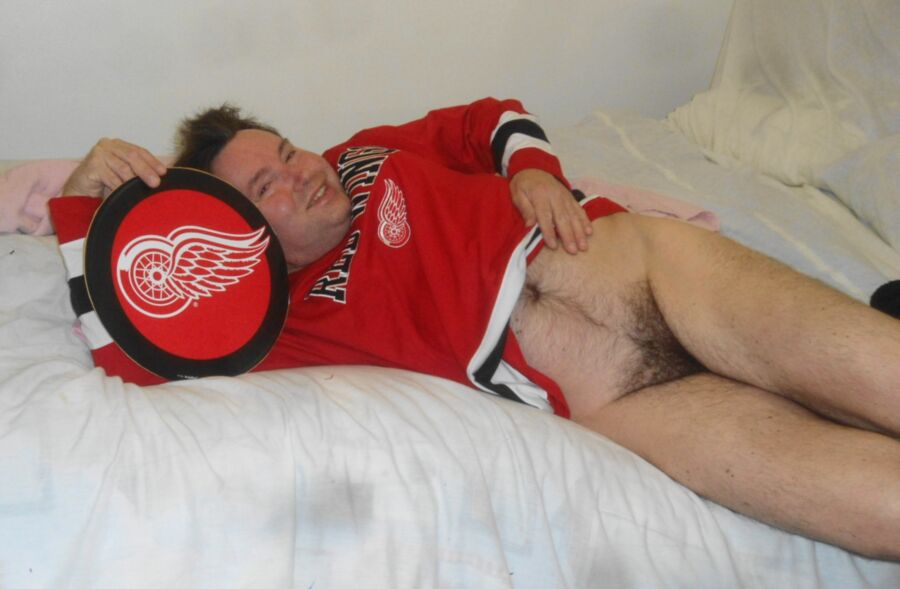 Free porn pics of red wings hockey 5 of 8 pics
