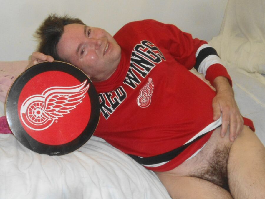 Free porn pics of red wings hockey 6 of 8 pics