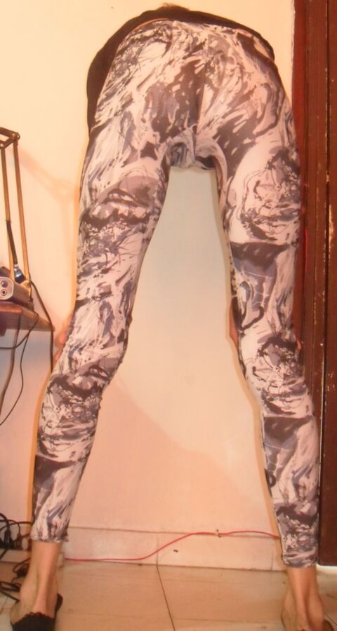 Leggins morados negra con un culote rico angulo horizontal 8