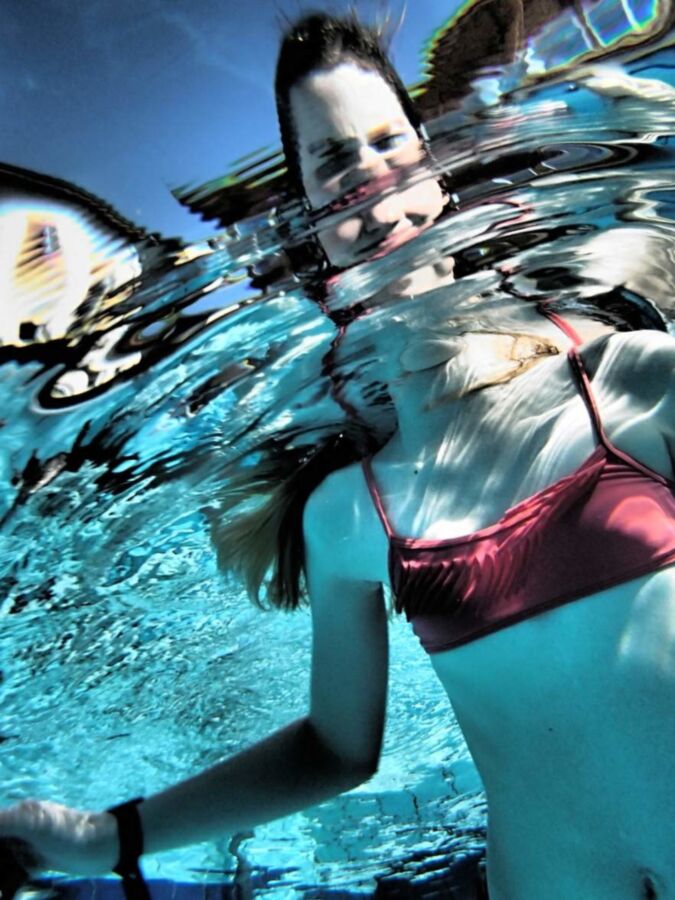 Free porn pics of Swimbath Underwater 22 of 33 pics