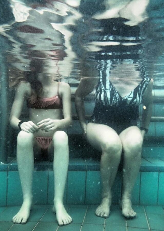 Free porn pics of Swimbath Underwater 20 of 33 pics