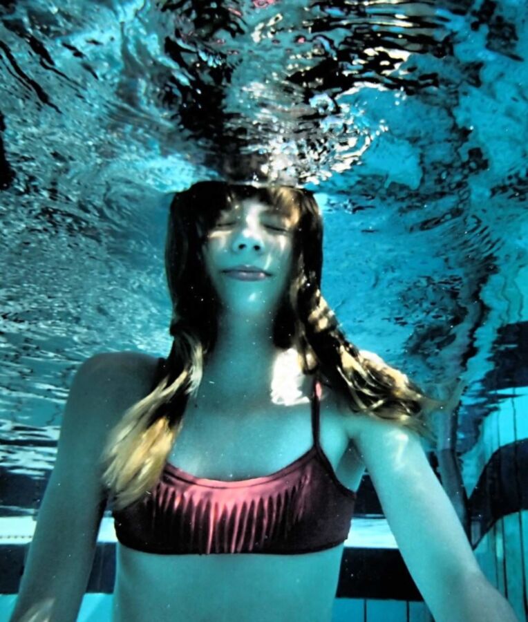 Free porn pics of Swimbath Underwater 23 of 33 pics