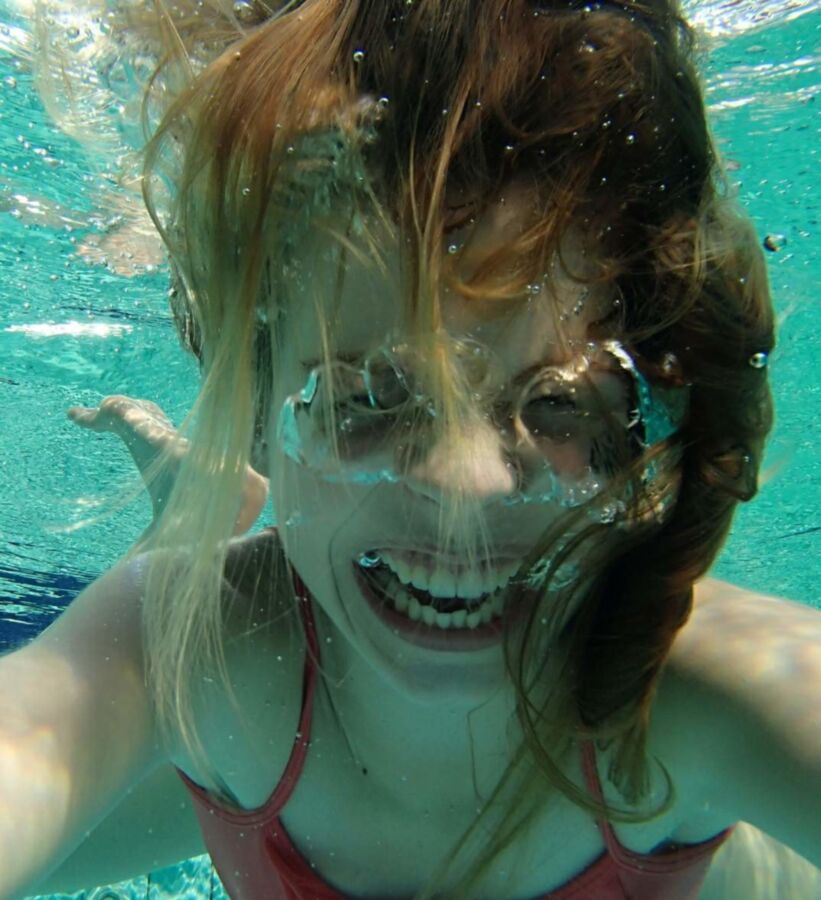 Free porn pics of Swimbath Underwater 13 of 33 pics