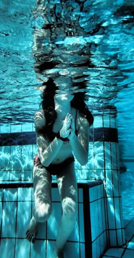 Free porn pics of Swimbath Underwater 24 of 33 pics