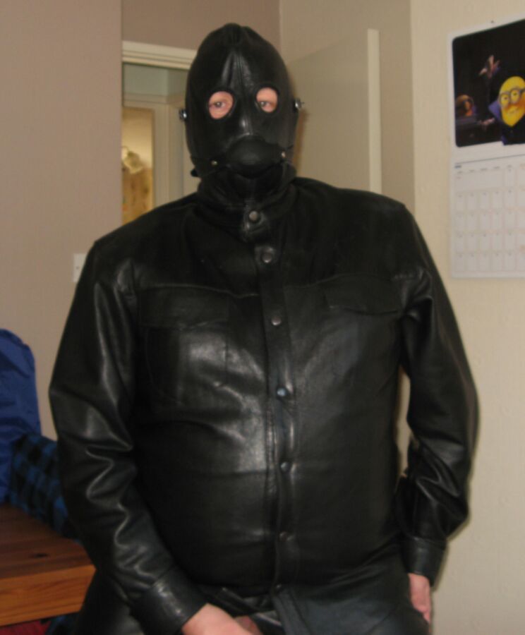 Free porn pics of Leather gimp 11 of 19 pics