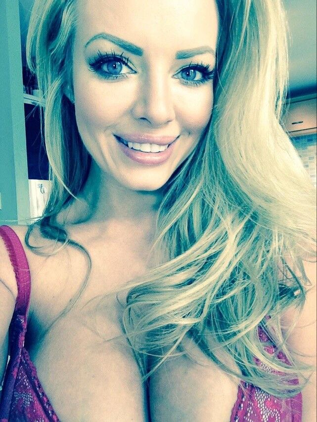 Free porn pics of HANNAH CLAYDON Big tits boobs Cleavage Goddess SELFIE QUEEN 2 of 81 pics