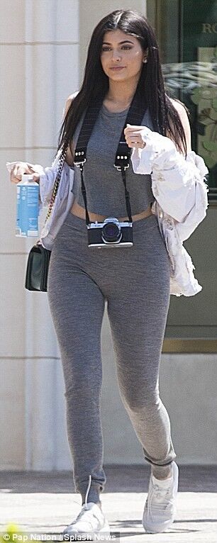 Free porn pics of Kylie Jenner spandex  9 of 13 pics