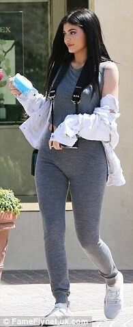 Free porn pics of Kylie Jenner spandex  11 of 13 pics