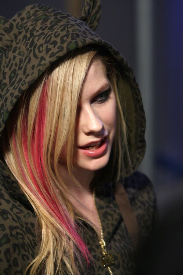 Free porn pics of Avril Lavigne - Cute 3 of 17 pics