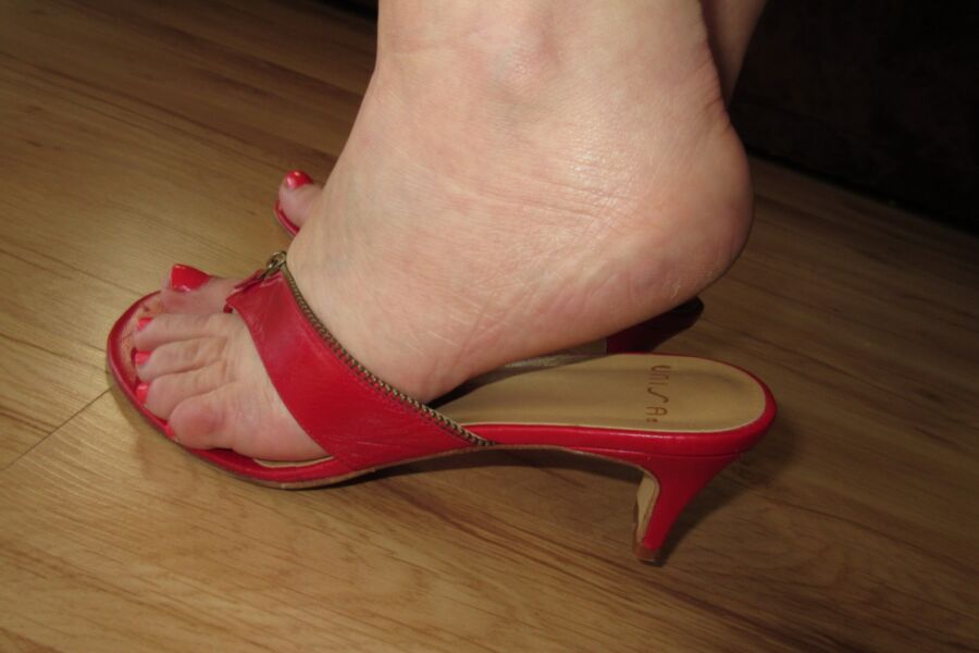 Free porn pics of red mules 6 of 12 pics