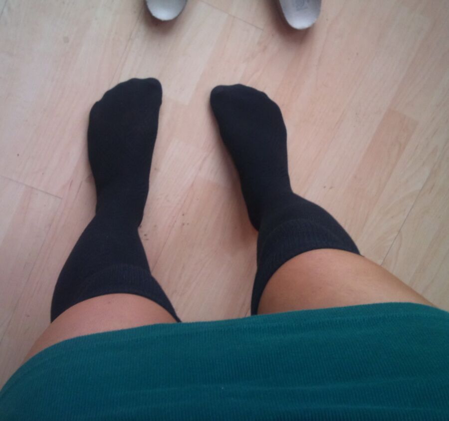 Free porn pics of Pantyhose at work - winter edition (socks over pantyhose - ugly  9 of 32 pics