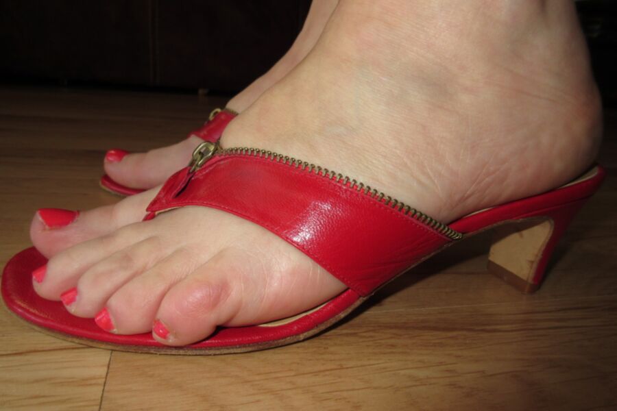 Free porn pics of red mules 1 of 12 pics