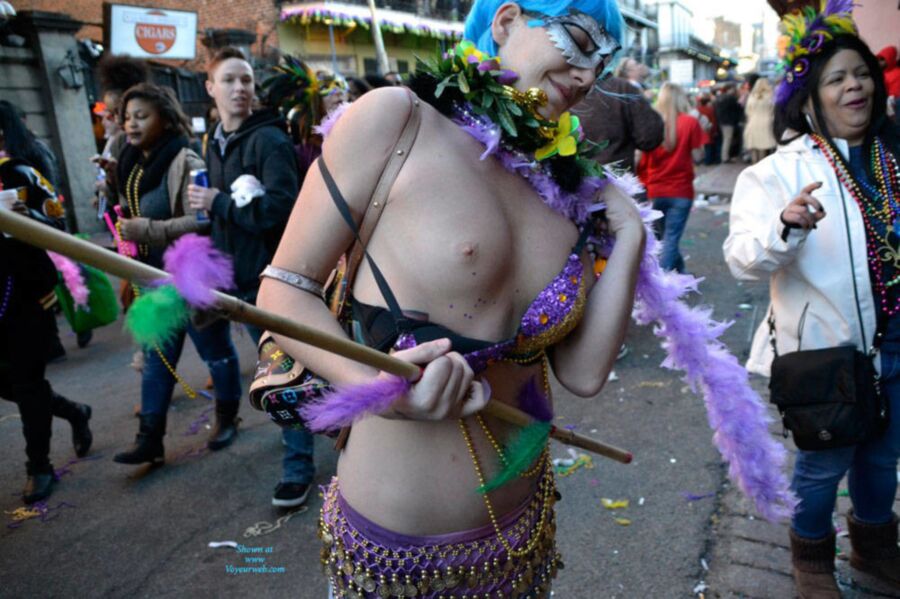 Free porn pics of amateur chicks flashing tits at mardi gras 20 of 40 pics