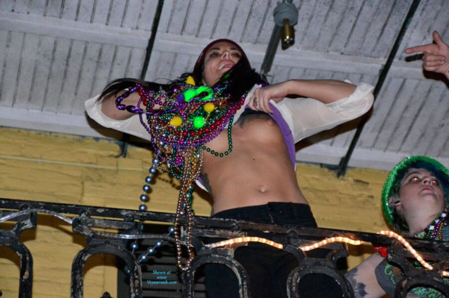 Free porn pics of amateur chicks flashing tits at mardi gras 16 of 40 pics