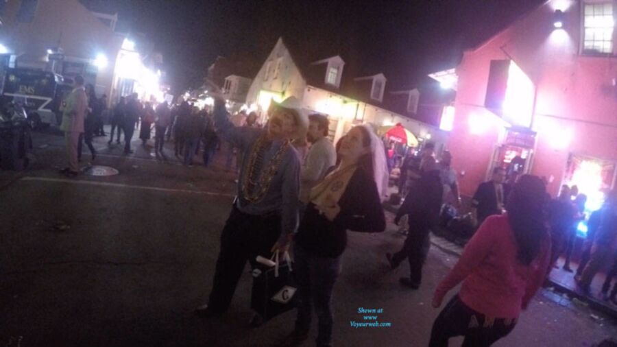 Free porn pics of amateur chicks flashing tits at mardi gras 3 of 40 pics