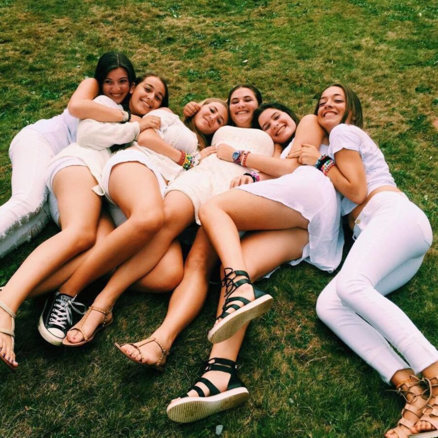 Free porn pics of Group of NN sluts offering their butts  19 of 34 pics