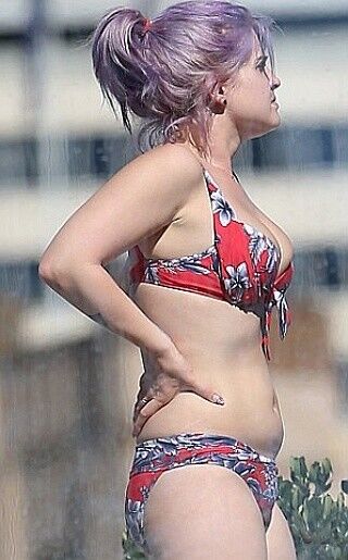 Free porn pics of Kelly Osbourne - Bikini 4 of 11 pics