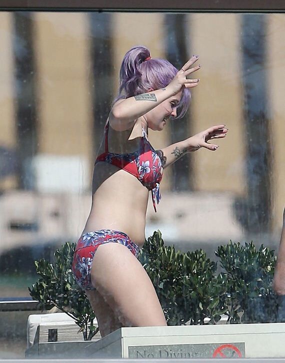 Free porn pics of Kelly Osbourne - Bikini 10 of 11 pics