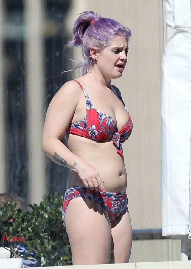 Free porn pics of Kelly Osbourne - Bikini 3 of 11 pics