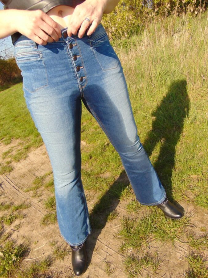 Tight Jeans Pissing 14