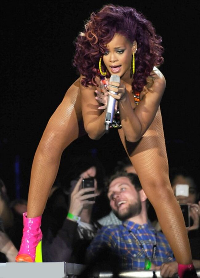 Free porn pics of Rihanna does it again, bares all at concert! Nude in São Paulo  1 of 3 pics