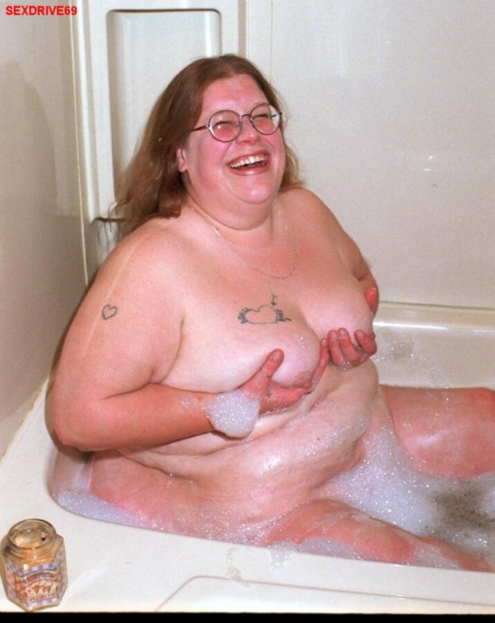 Rema Bbw Granny In Bath With Bubble Bbw Fuck Pic