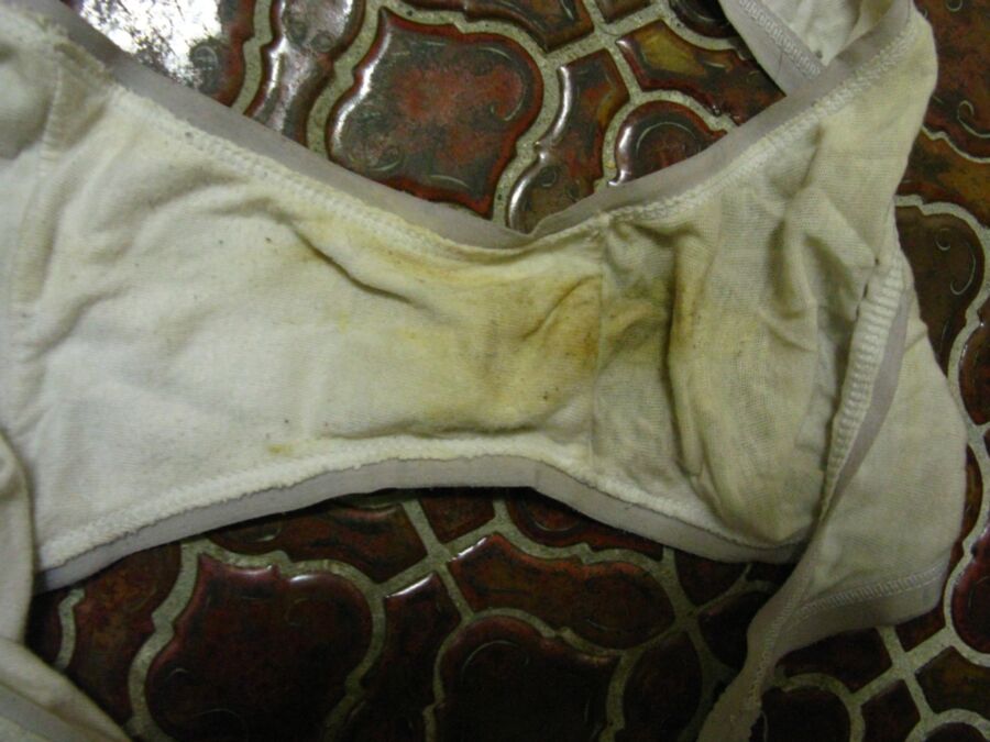 Free porn pics of Housemates dirty undies left in the bathroom!! 7 of 12 pics
