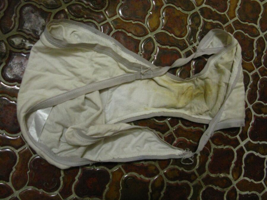 Free porn pics of Housemates dirty undies left in the bathroom!! 5 of 12 pics