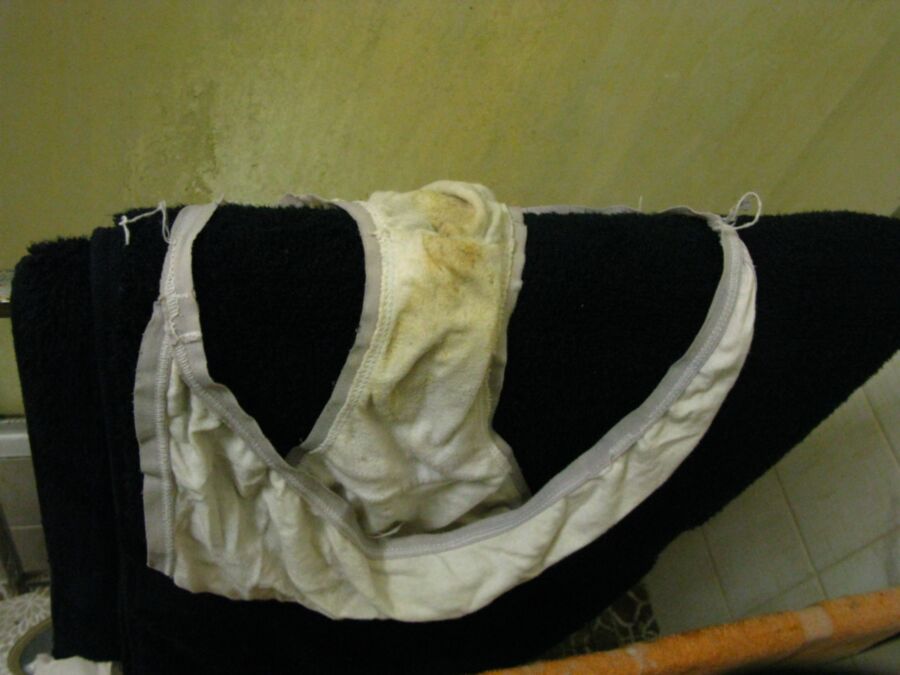Free porn pics of Housemates dirty undies left in the bathroom!! 4 of 12 pics