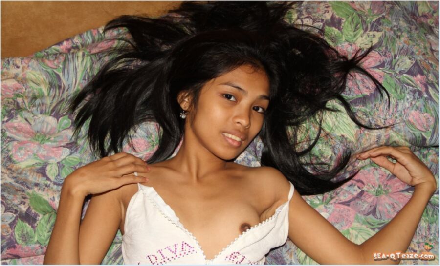 Free porn pics of Filipina Kristy has a nice Bush 7 of 83 pics