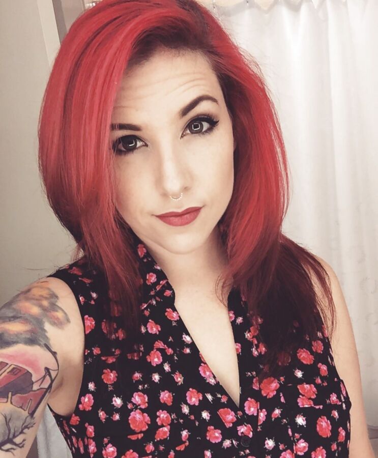 Free porn pics of Lolrenaynay Twitch whore 10 of 11 pics