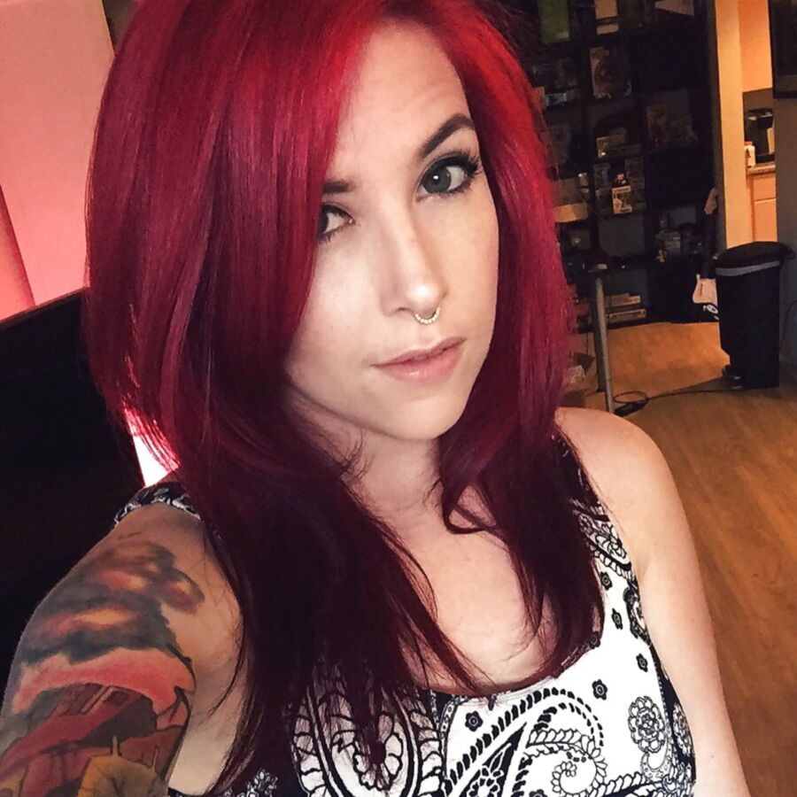 Free porn pics of Lolrenaynay Twitch whore 9 of 11 pics