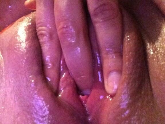 Free porn pics of fingering paki pussy 4 of 4 pics