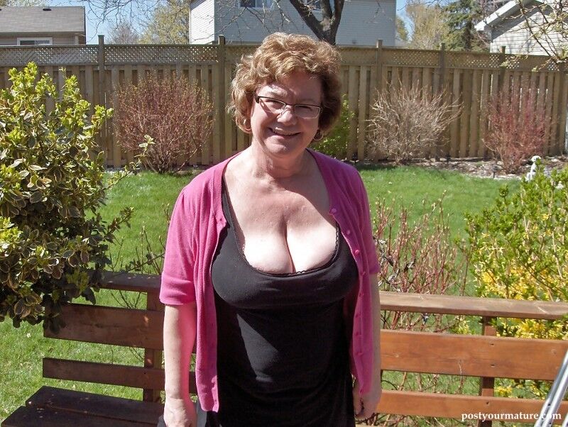 Free porn pics of grannies sexy cleavage 22 of 28 pics