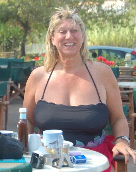Free porn pics of grannies sexy cleavage 13 of 28 pics