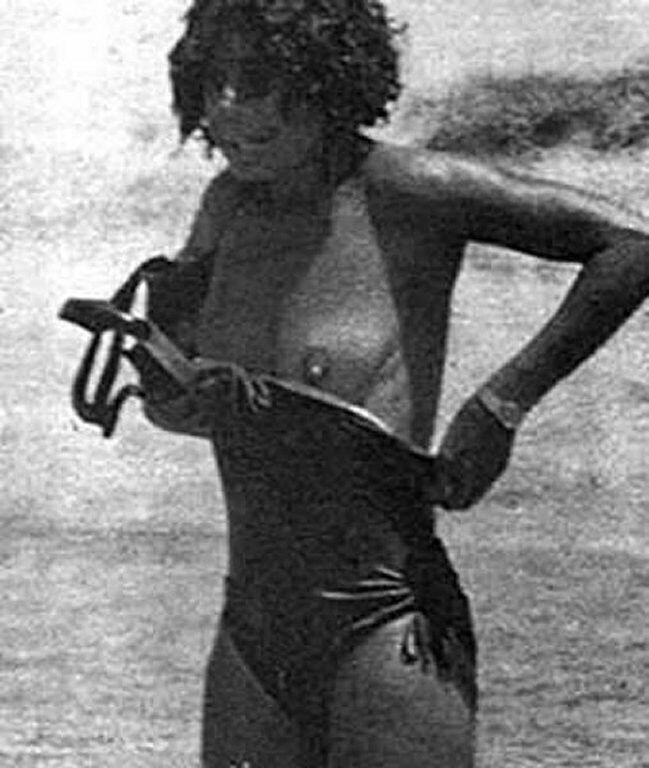 Free porn pics of Shirley Bassey - singer 4 of 6 pics