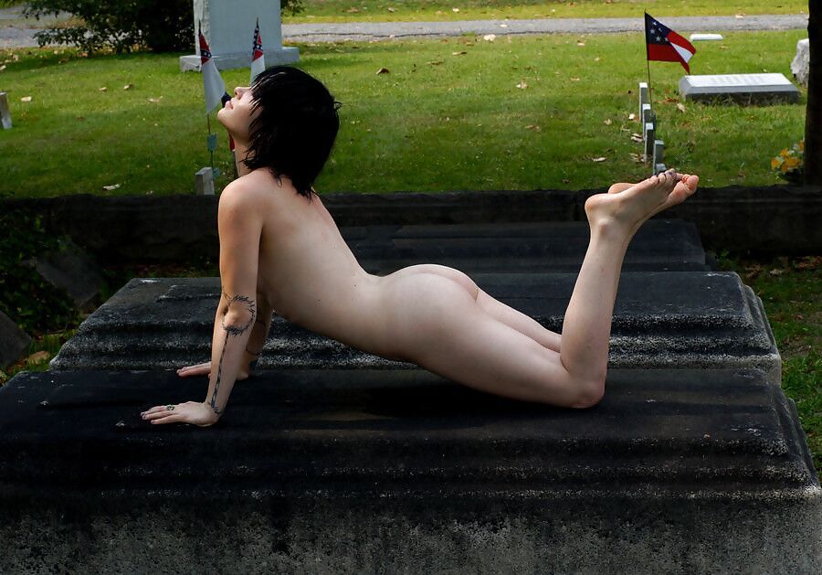 Free porn pics of BDSM grave yard erotica. 6 of 24 pics