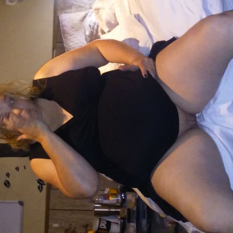 Free porn pics of Slut bbw wife getting ready for the club 3 of 17 pics