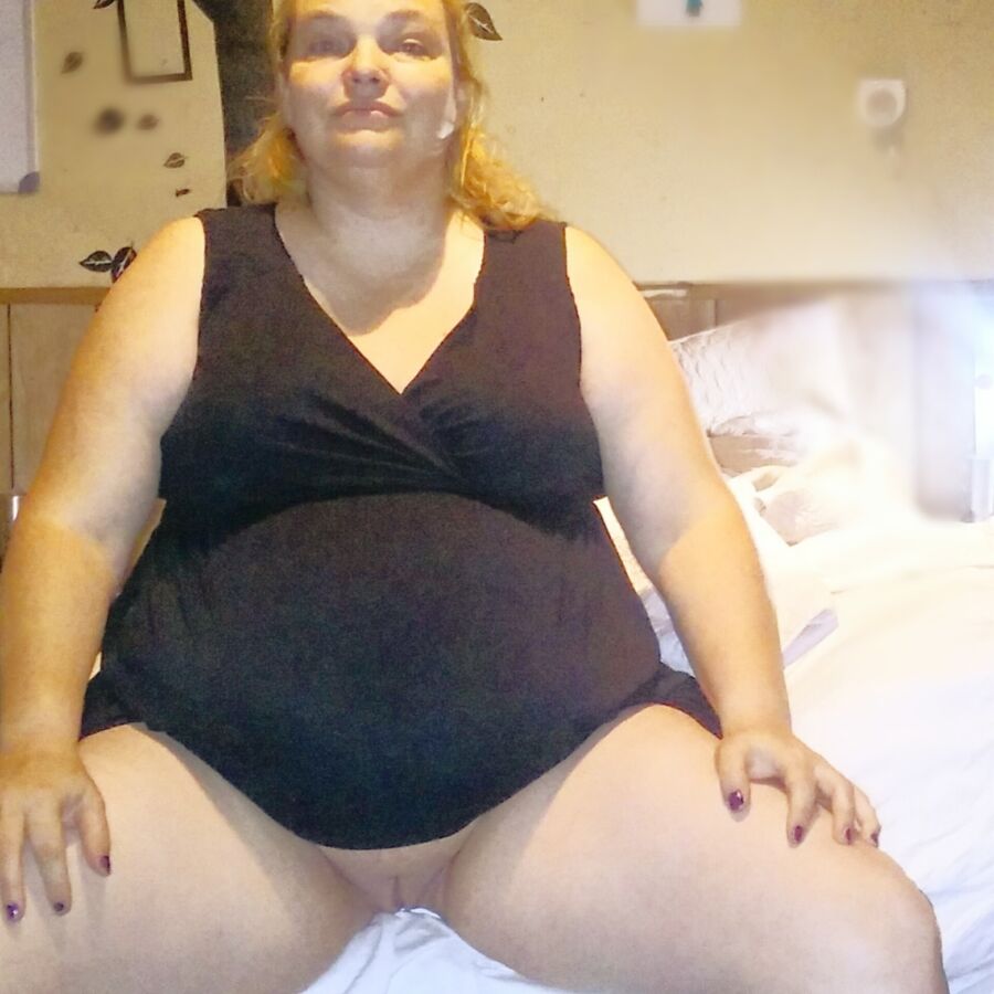 Free porn pics of Slut bbw wife getting ready for the club 12 of 17 pics