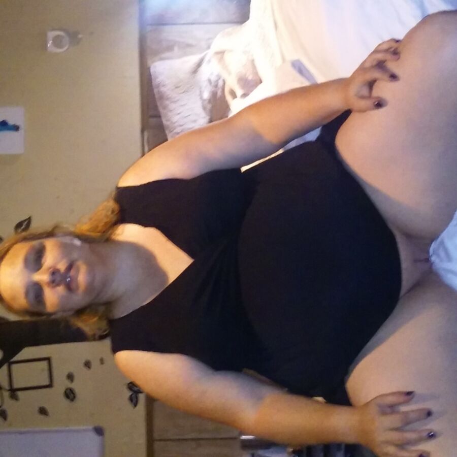 Free porn pics of Slut bbw wife getting ready for the club 5 of 17 pics