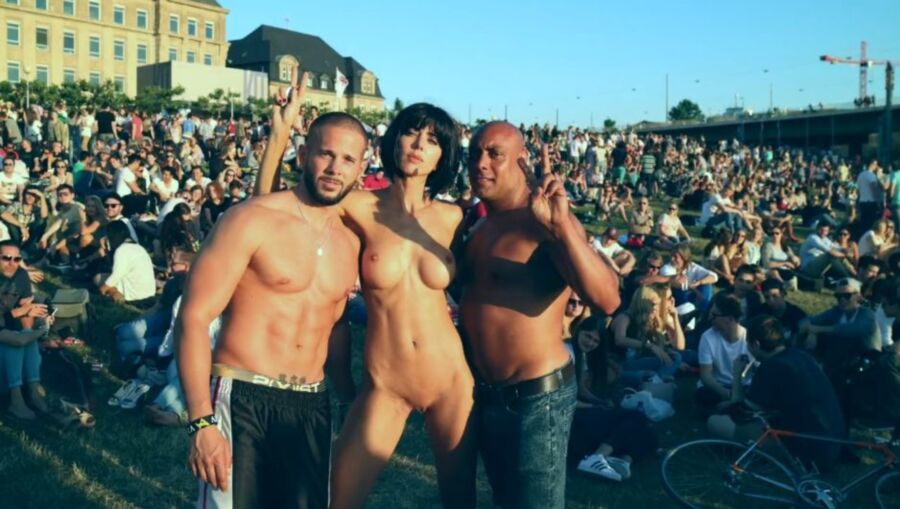 Free porn pics of Milo Moiré naked in Paris 2 of 10 pics