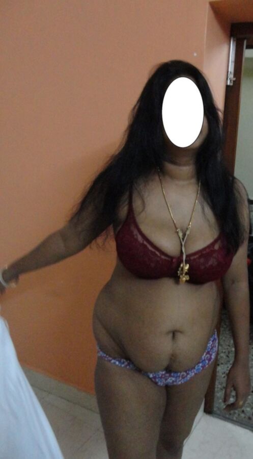 Free porn pics of Indian Aunty -Nipple peek teaser pics 4 of 9 pics