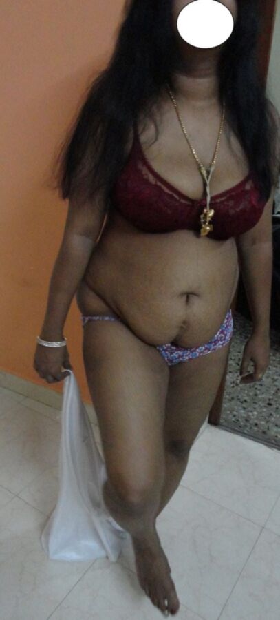 Free porn pics of Indian Aunty -Nipple peek teaser pics 3 of 9 pics