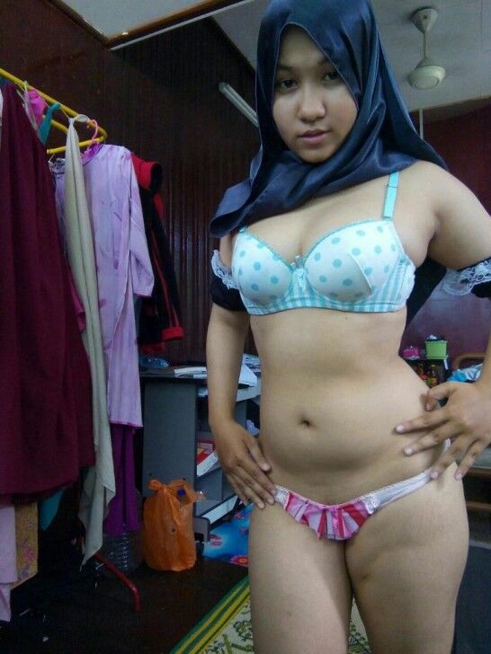 Malaysian Hijab Girl Fetish Porn Pic